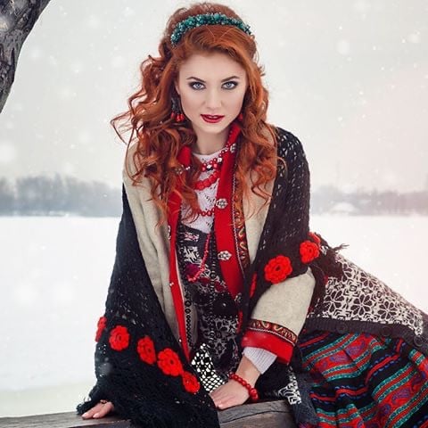 Фотосесія на природі зимова в українському стилі, фото -  Вита