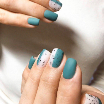 Матовий манікюр перепелине яйце смарагдовий, фото - Салон краси Sky Beauty Room