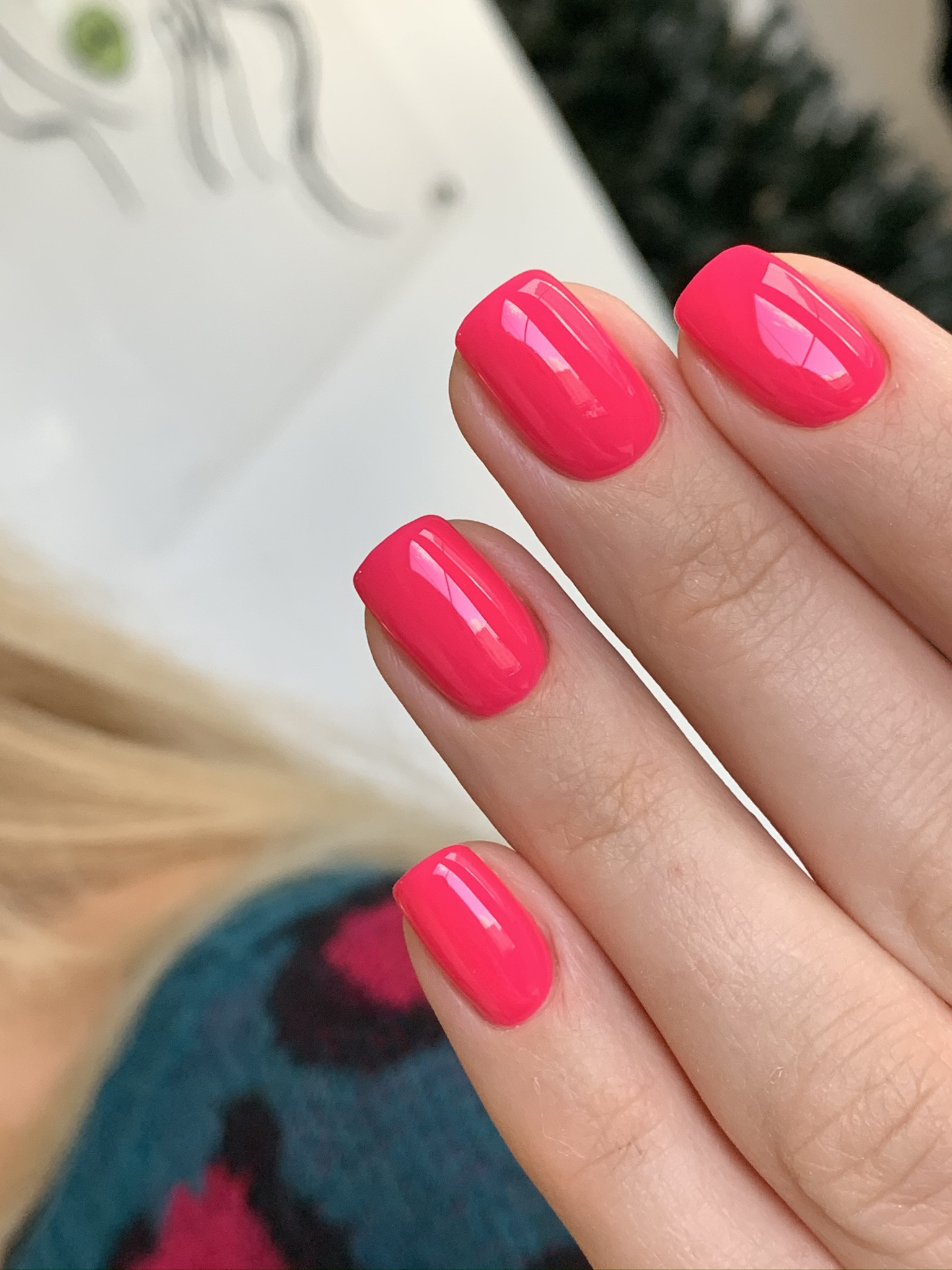 Яркий маникюр розовый однотонный (монохромный), фото - Студия красоты Bla Bla Nail