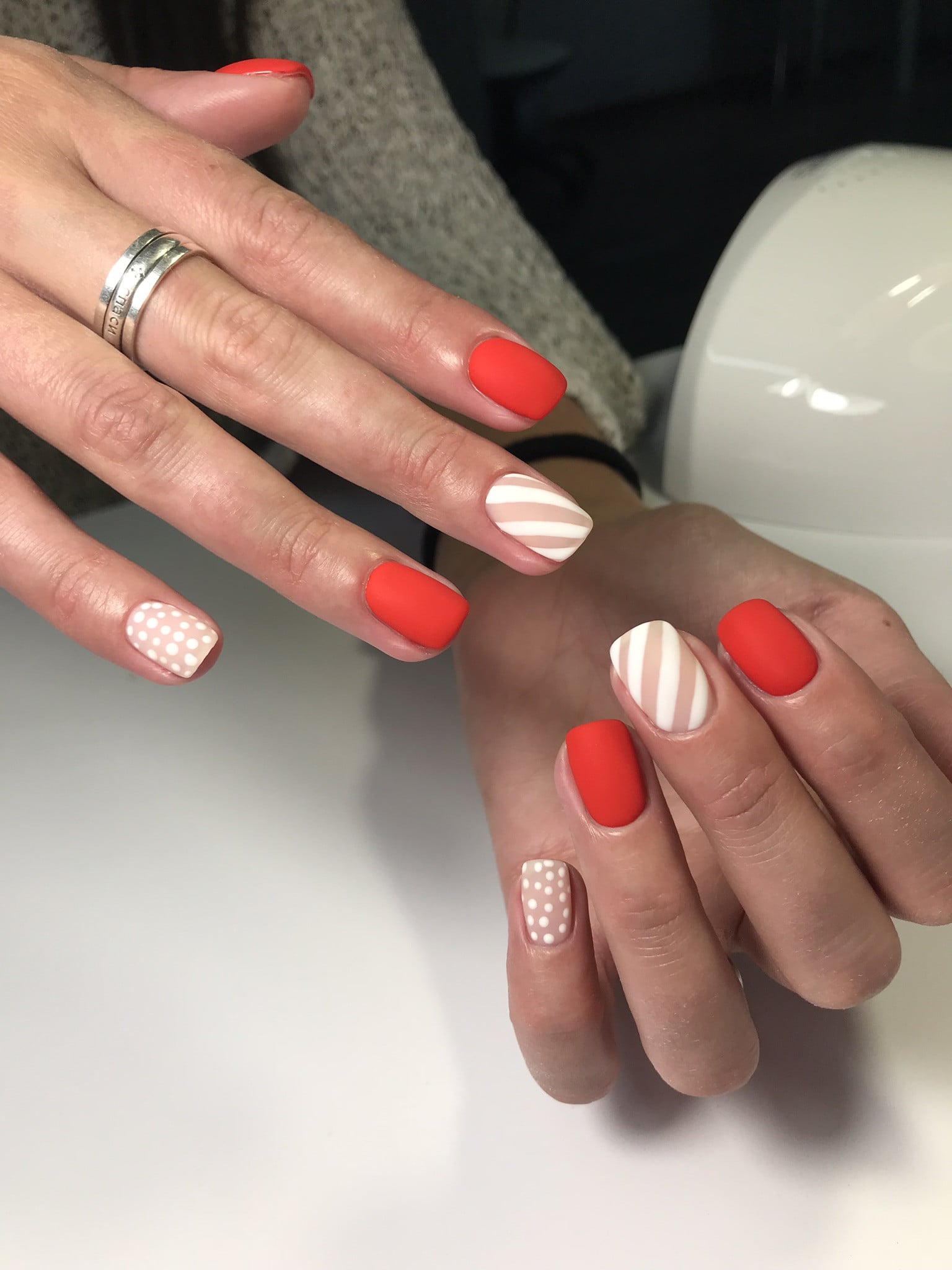 Червоний манікюр нюдовий матовий, фото - Студія краси Bla Bla Nail
