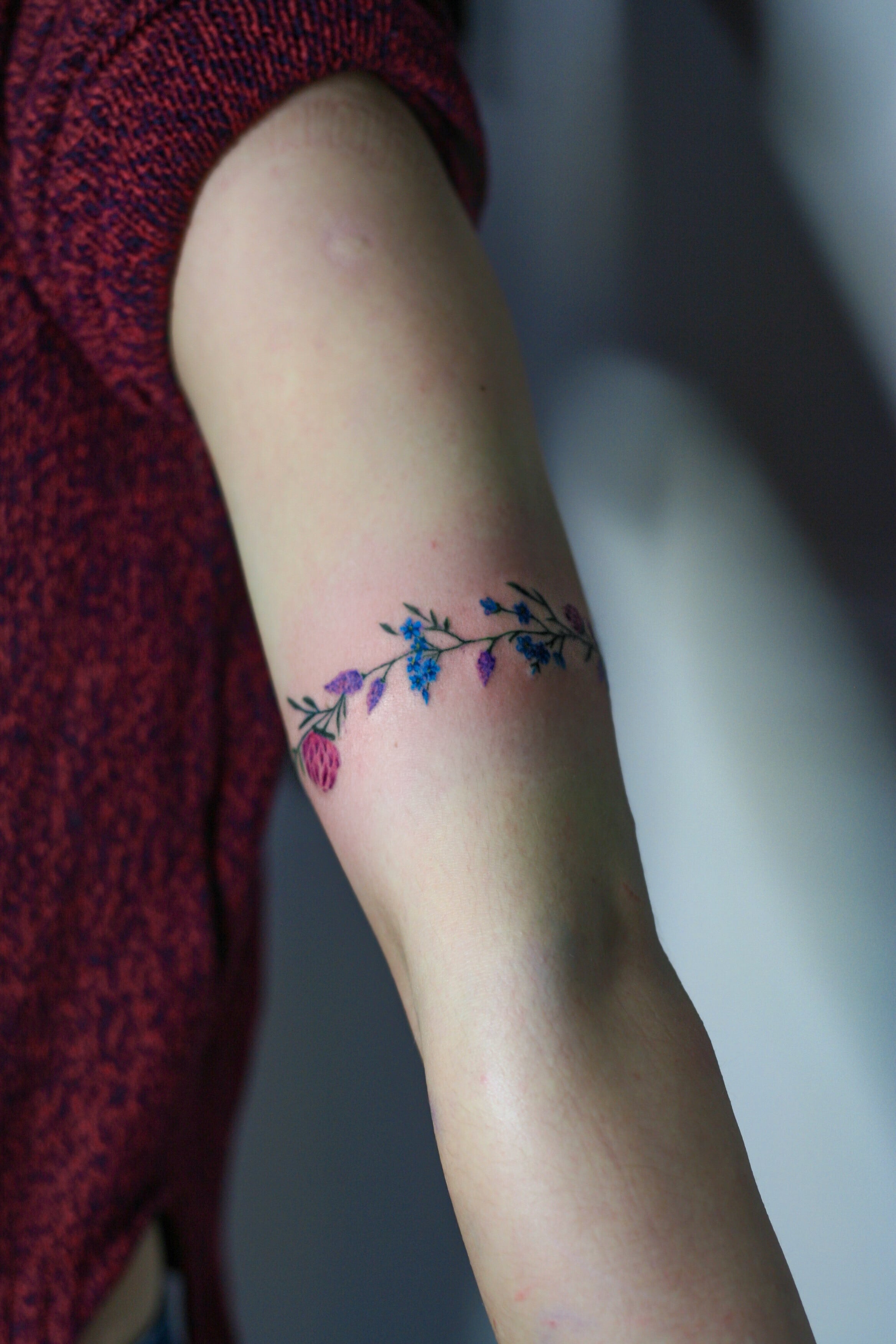 Женские на руке цветные, фото - Тату салон Black Ink Tattoo Studio