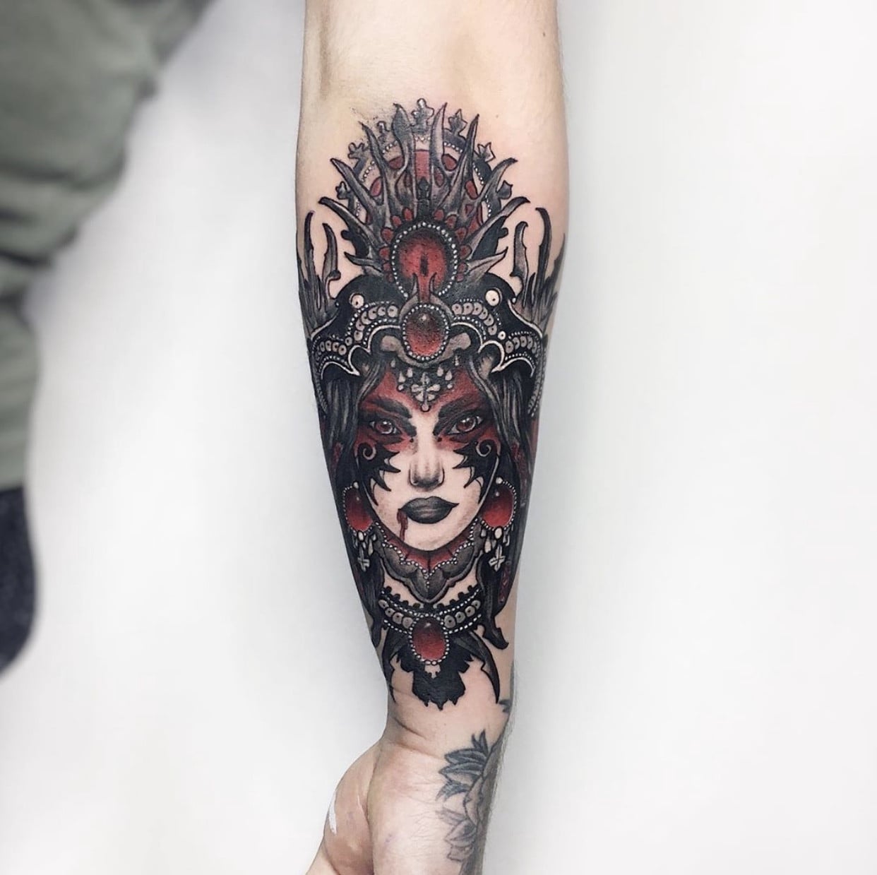 Женские на предплечье цветные, фото - Тату салон Black Ink Tattoo Studio