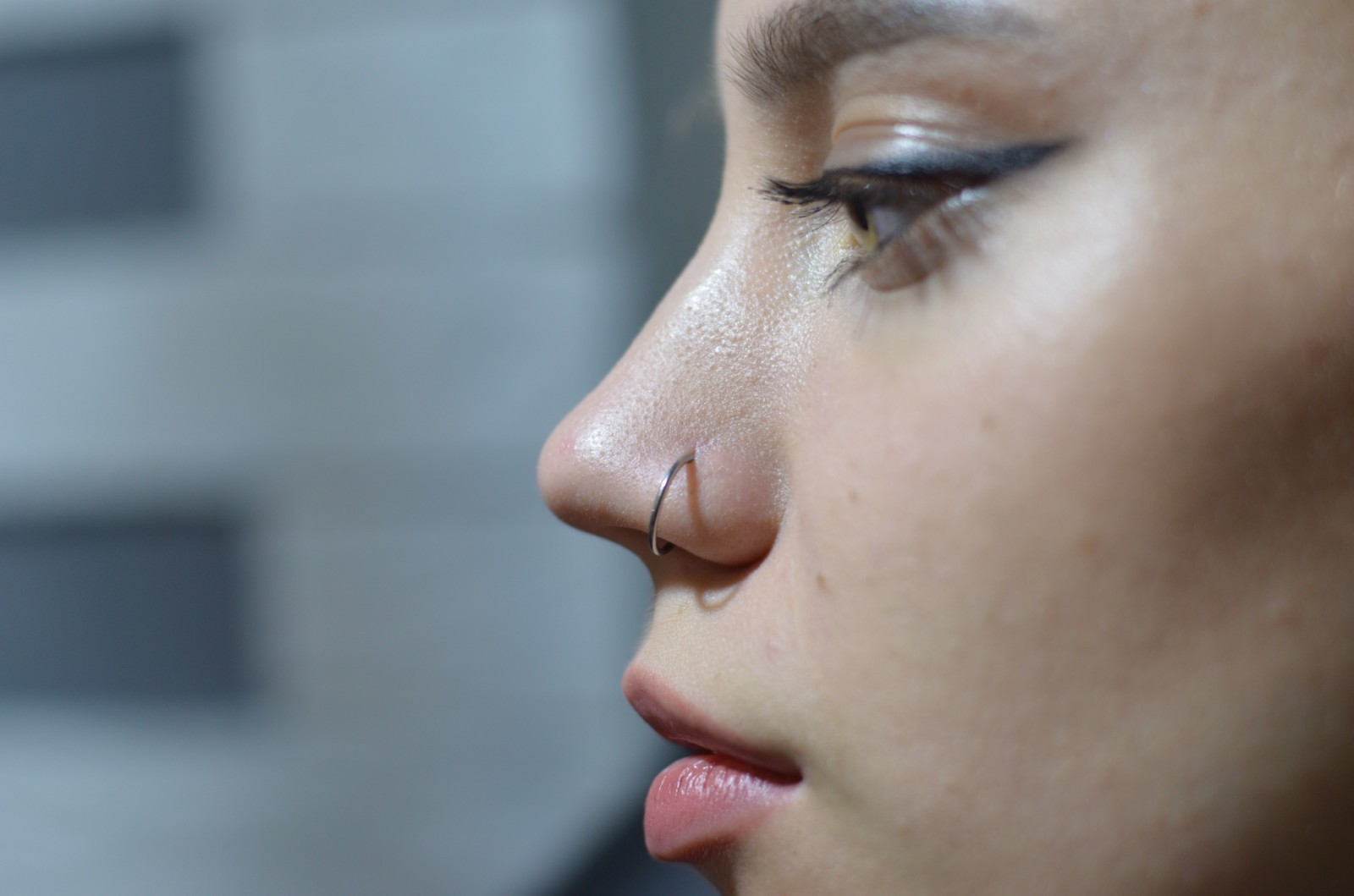 Пирсинг носа нострил, фото - Тату салон Teta Tattoo