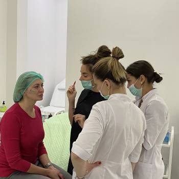 оформление бровей, наращивание ресниц