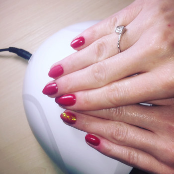 Маникюр
                    Майстер манікюру Валентина Цискараули Київ