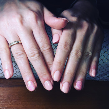 Маникюр
                    Майстер манікюру Валентина Цискараули Київ