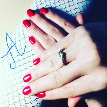 Маникюр
                    Майстер манікюру Валентина Цискараули Київ