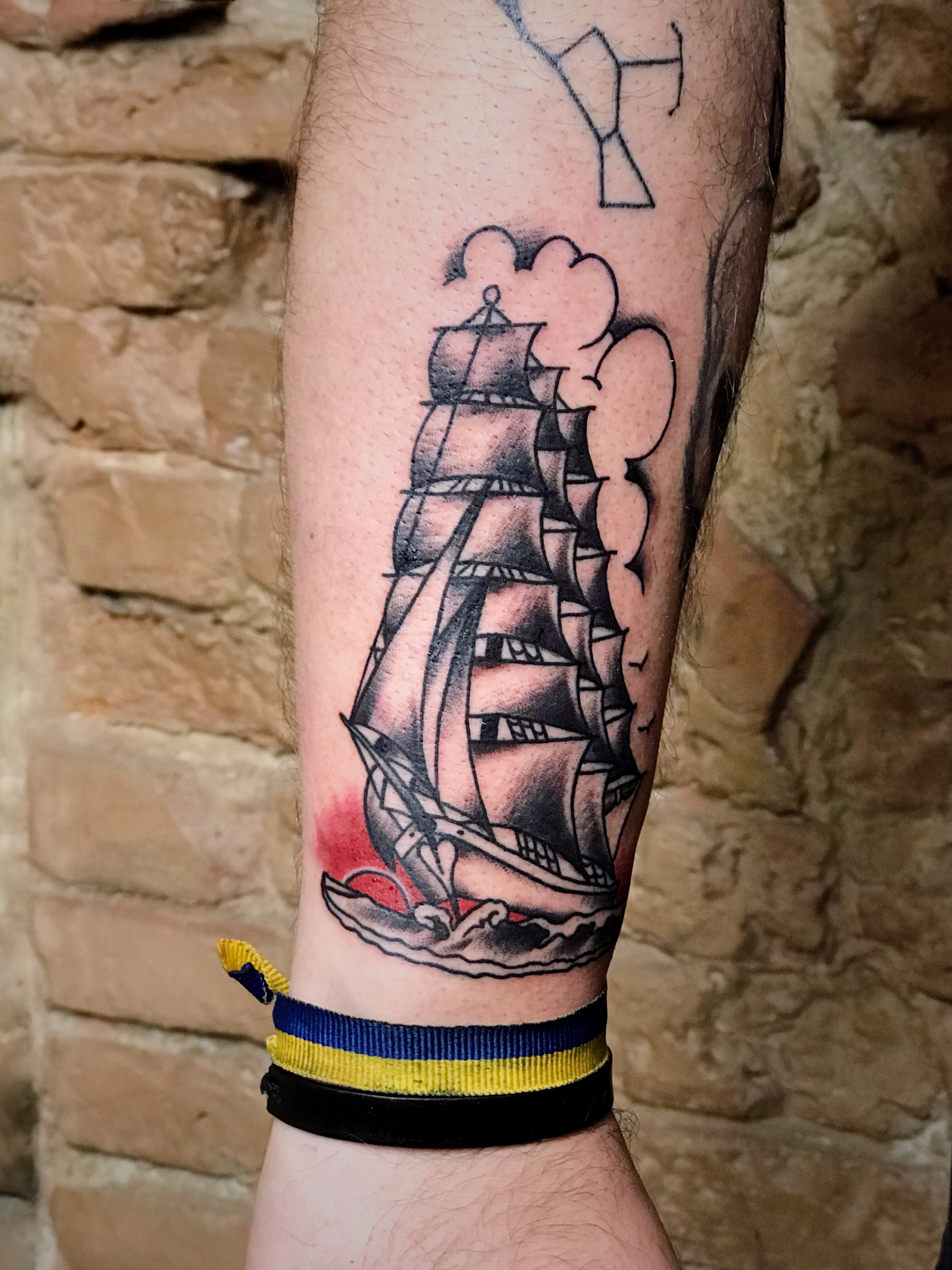 Парусник, фото - Тату салон VeAn Tattoo Old Lviv