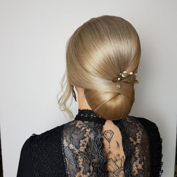 Праздничная, вечерняя прическа
                    Парикмахер-стилист Яна Запорожье