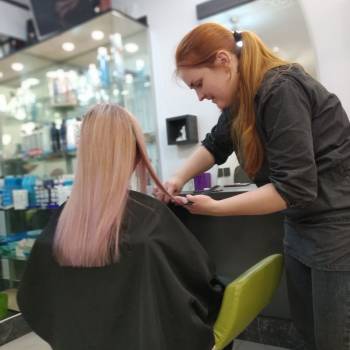 Выпрямление волос Бровары салон красоты рядом возле дома