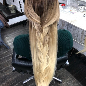 Наращивание волос
                    Салон красоты Infinity Днепр