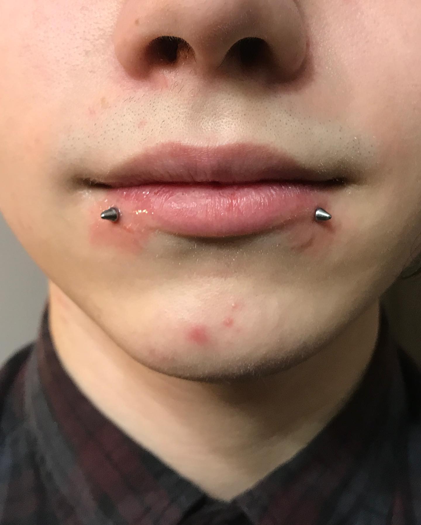 Пирсинг губ, фото - Студия татуажа Elf Tattoo