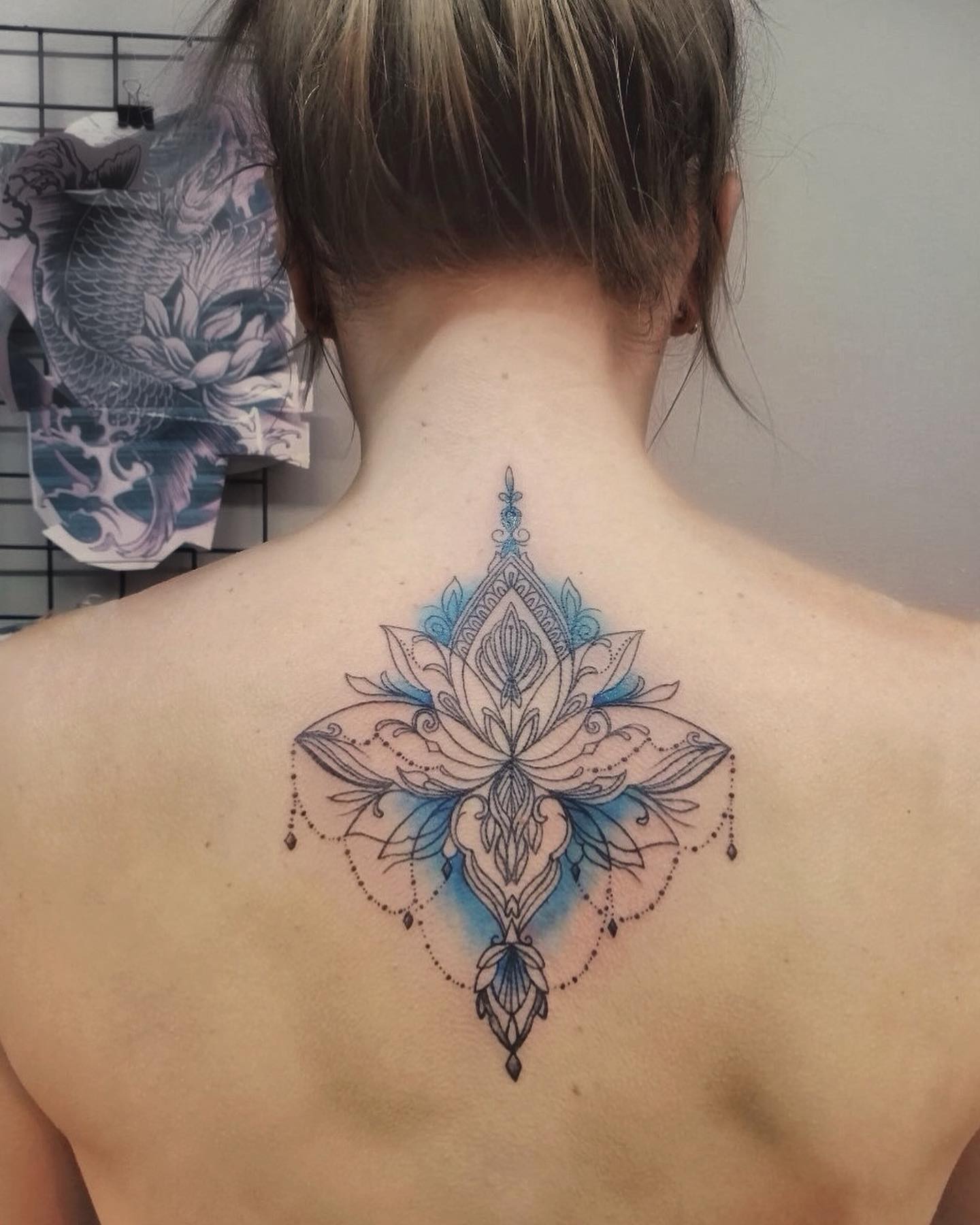 Для дівчат на шиї кольорові, фото - Студія татужу Elf Tattoo