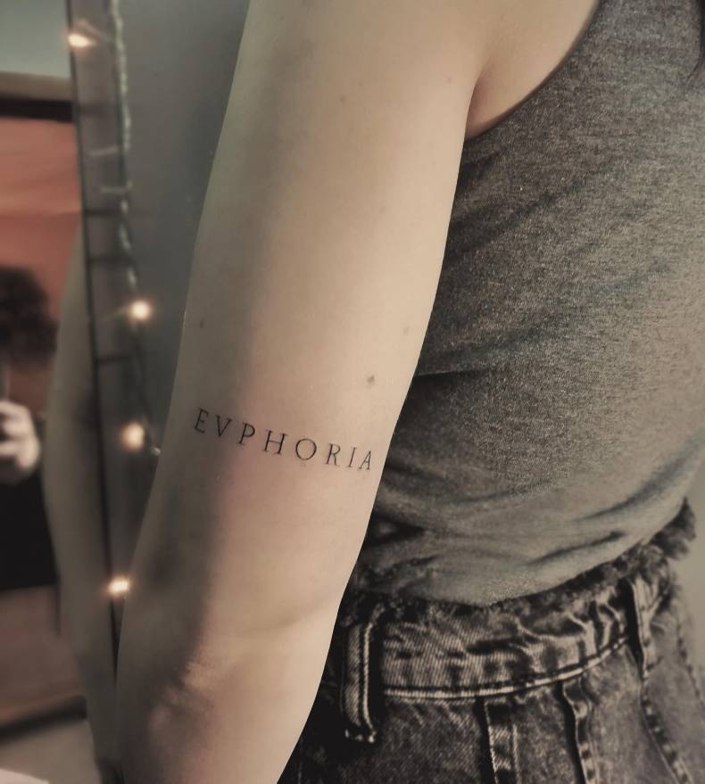 Для дівчат на передпліччі чорно-білі, фото - Студія татужу Elf Tattoo