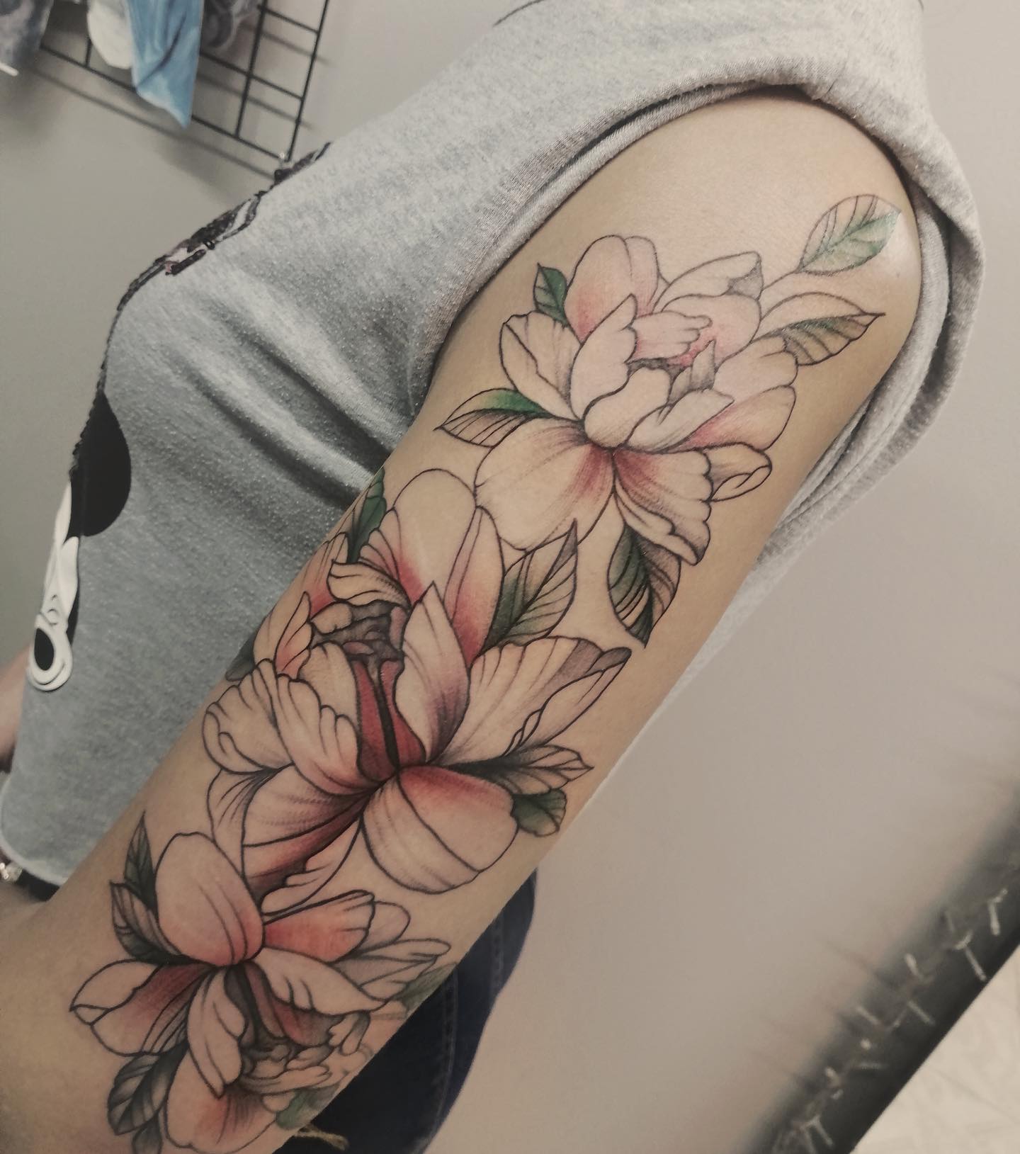 Женские на руке цветные, фото - Студия татуажа Elf Tattoo