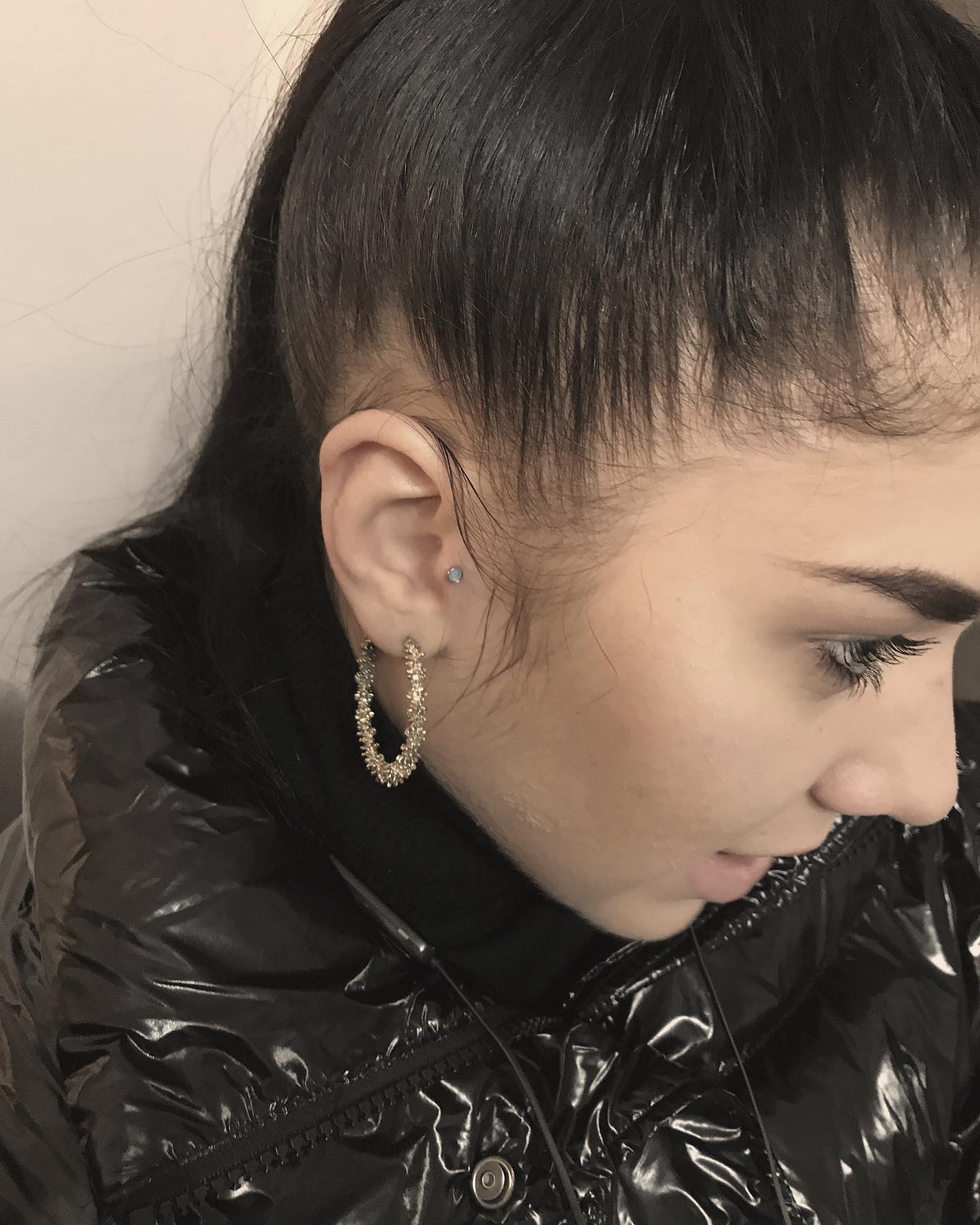 Пірсинг вуха мочки трагус, фото - Студія татужу Elf Tattoo