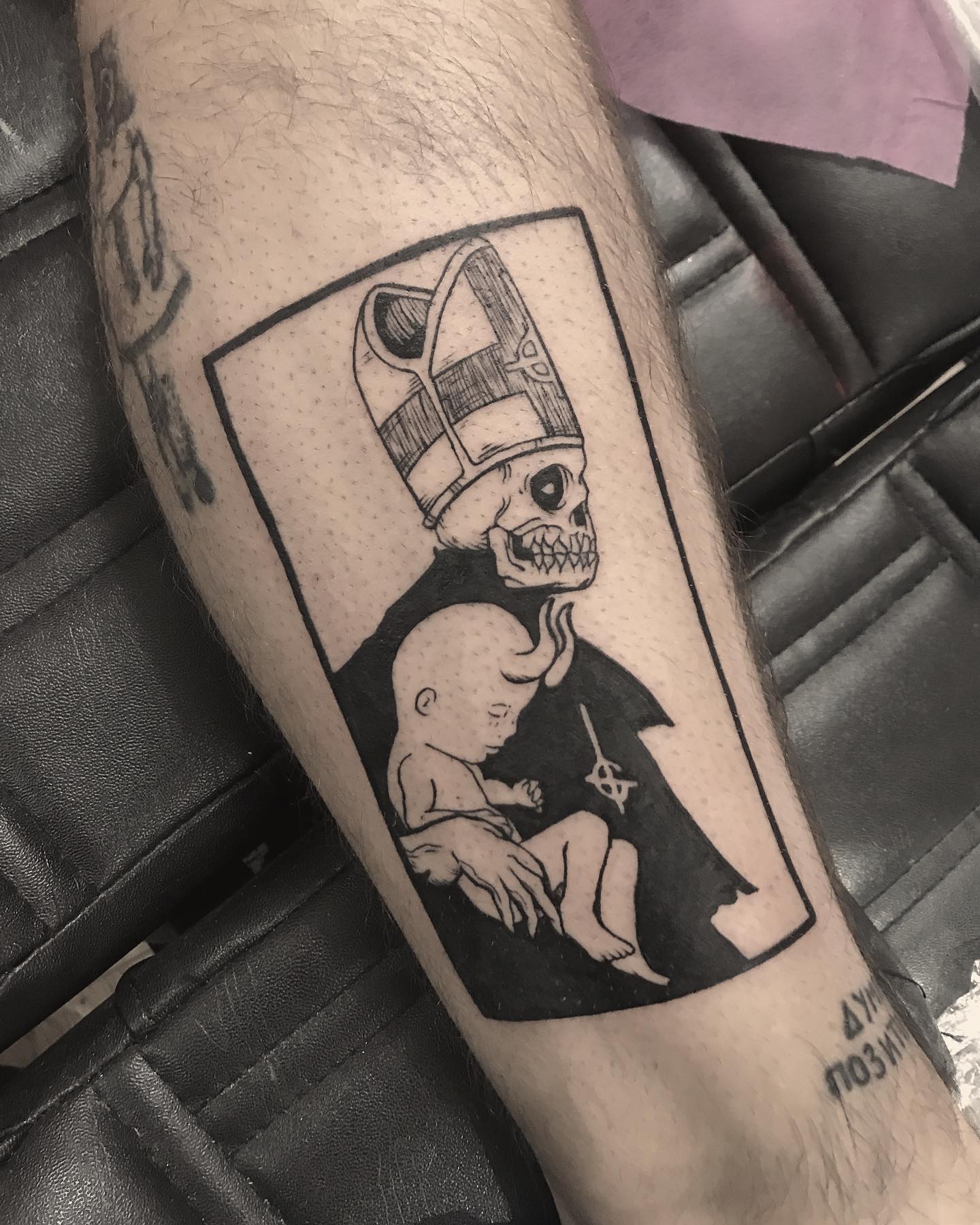Мужские на ноге череп, фото - Студия татуажа Elf Tattoo