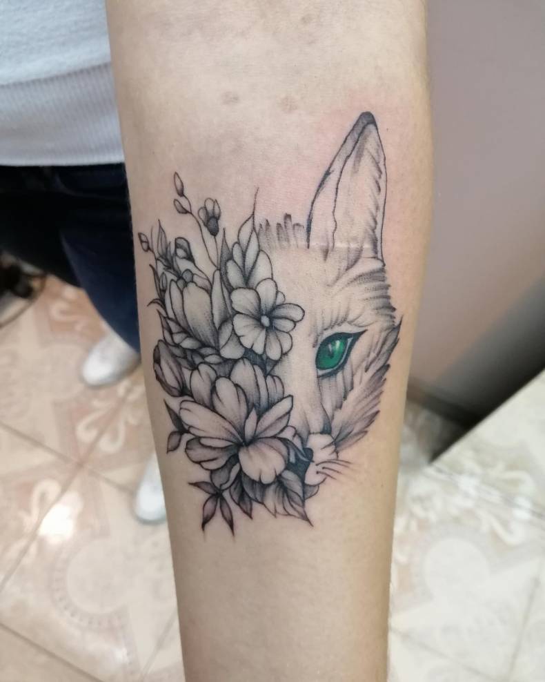 Для дівчат око на передпліччі, фото - Студія татужу Elf Tattoo