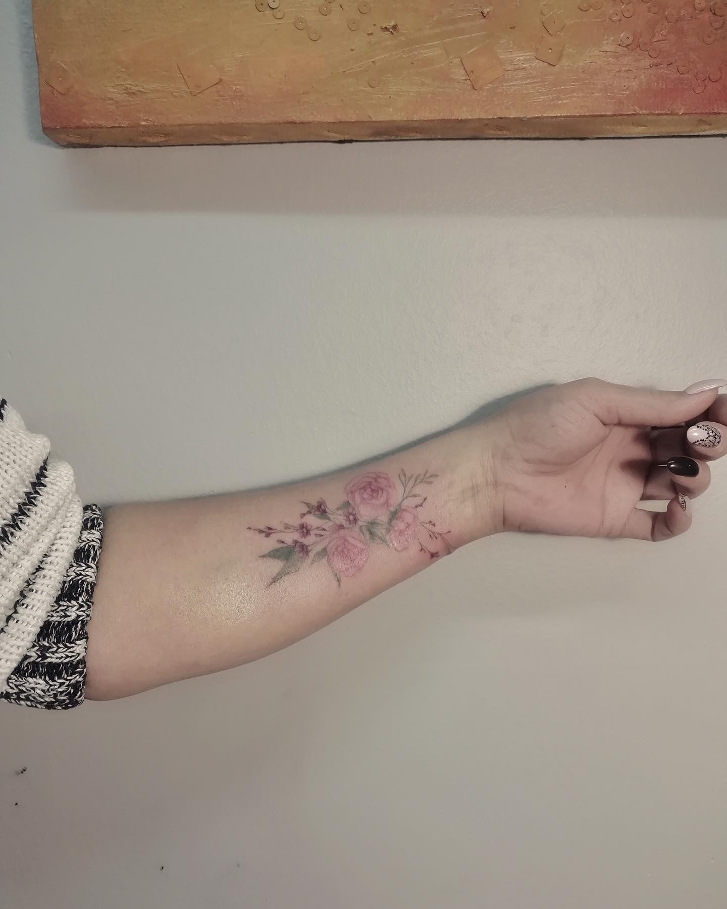 Женские на предплечье роза, фото - Студия татуажа Elf Tattoo