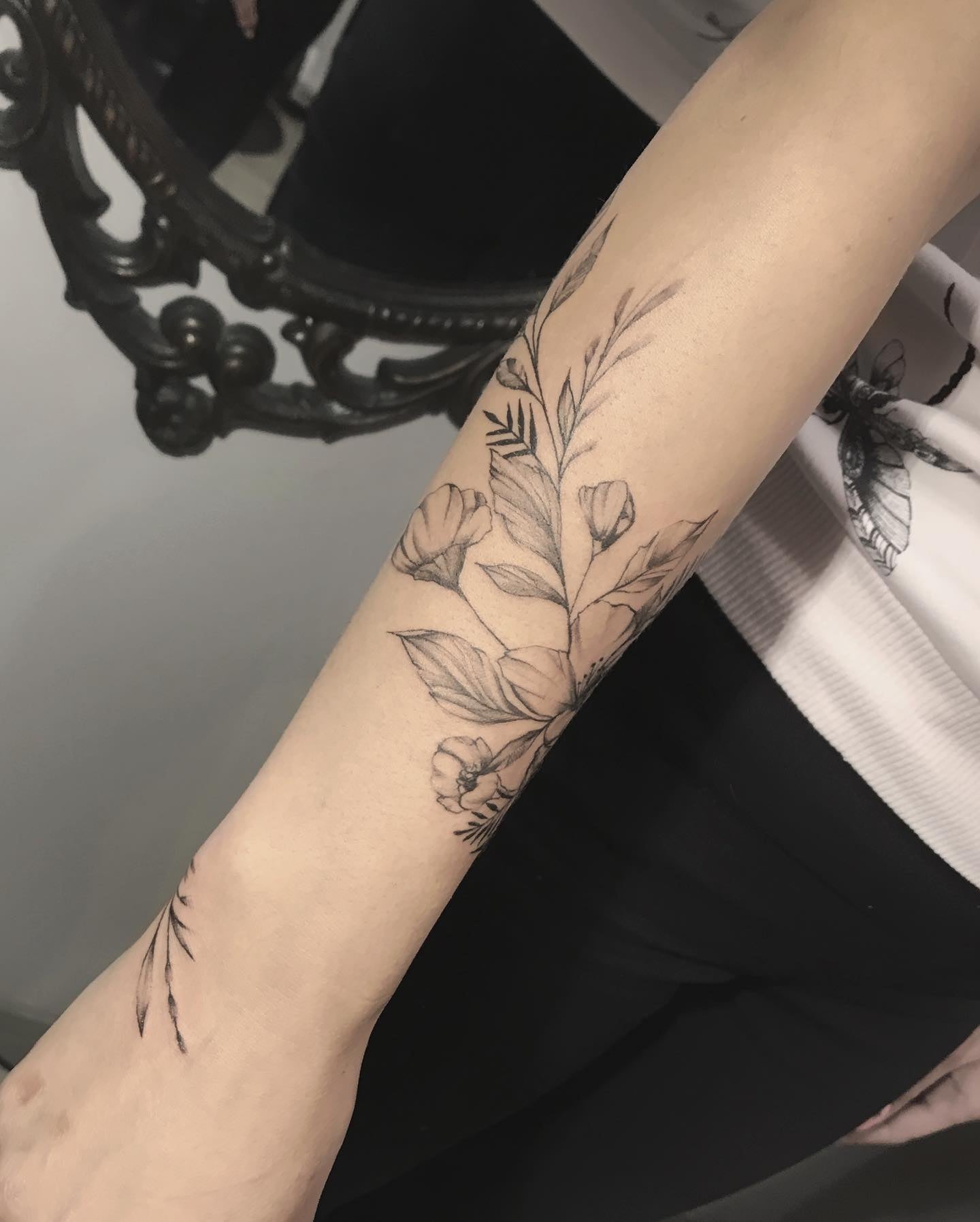 Для дівчат на руці передпліччі, фото - Студія татужу Elf Tattoo