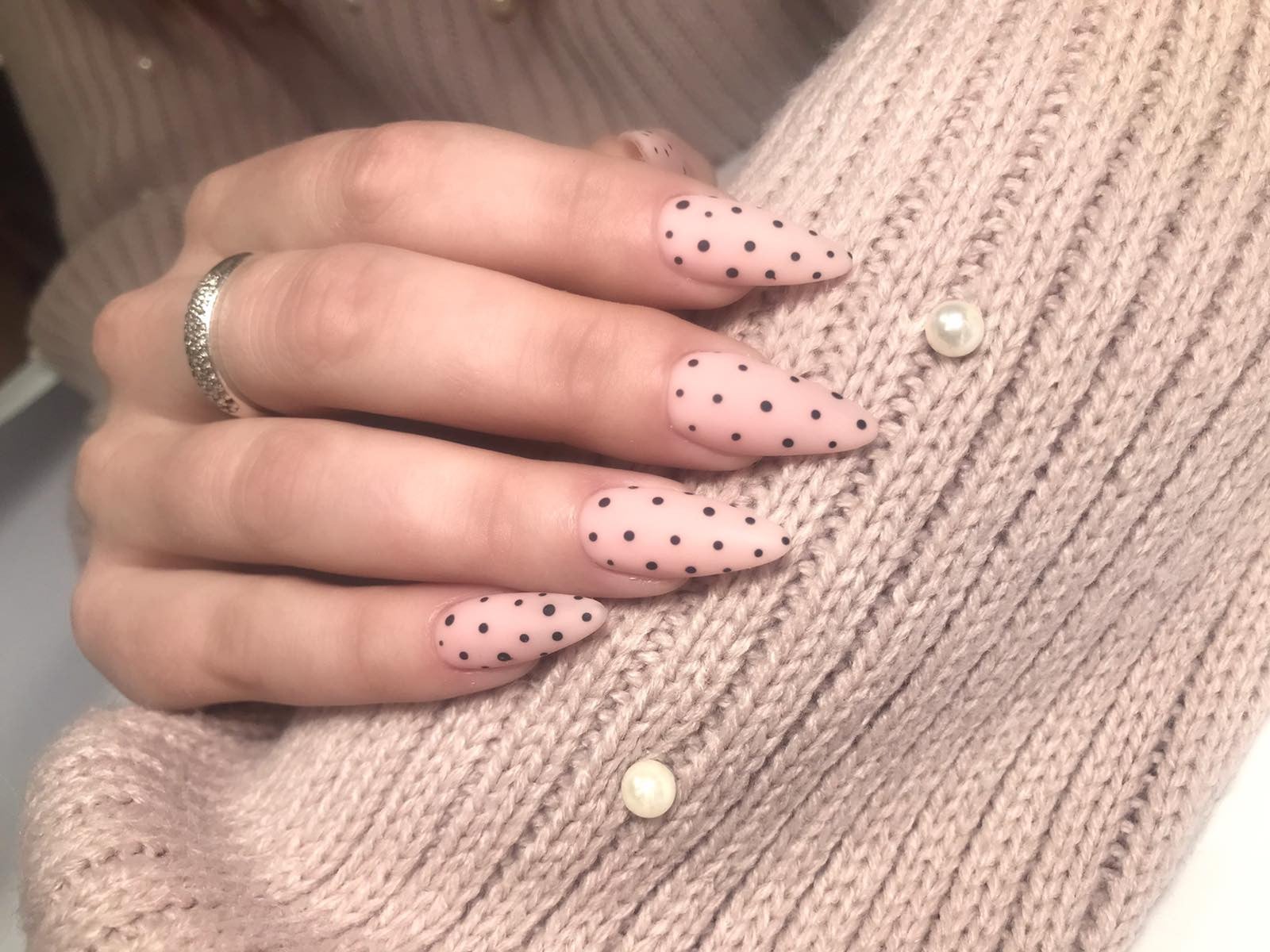Нюдовий манікюр мигдаль матовий, фото -  European Nail School Garaeva Olga