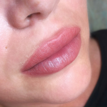 Акварельные губы
                    Мастер перманентного макияжа Дарья Киев