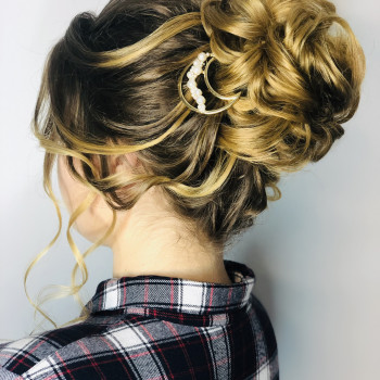 Причёска пучок
                    Візажист Ксения Красовская Київ