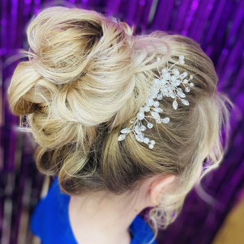 Причёска пучок
                    Візажист Ксения Красовская Київ