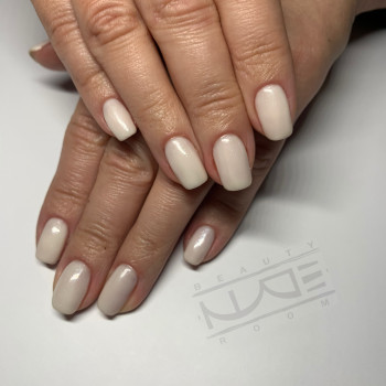 Покрытие гель-лаком
                    Салон краси B.ROOM Одеса