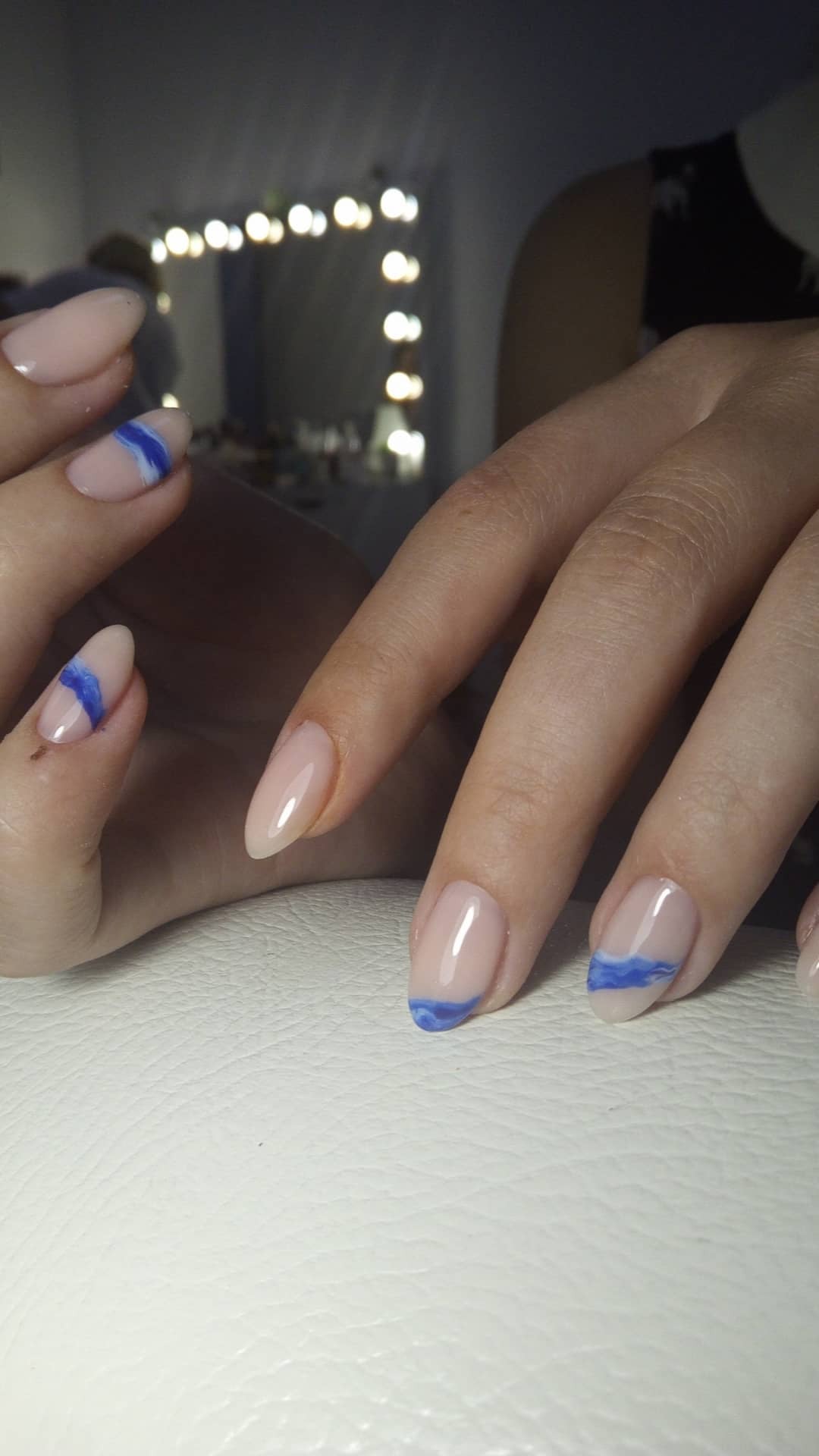 Нежный маникюр нюдовый с рисунком, фото -  O.K nails&podology