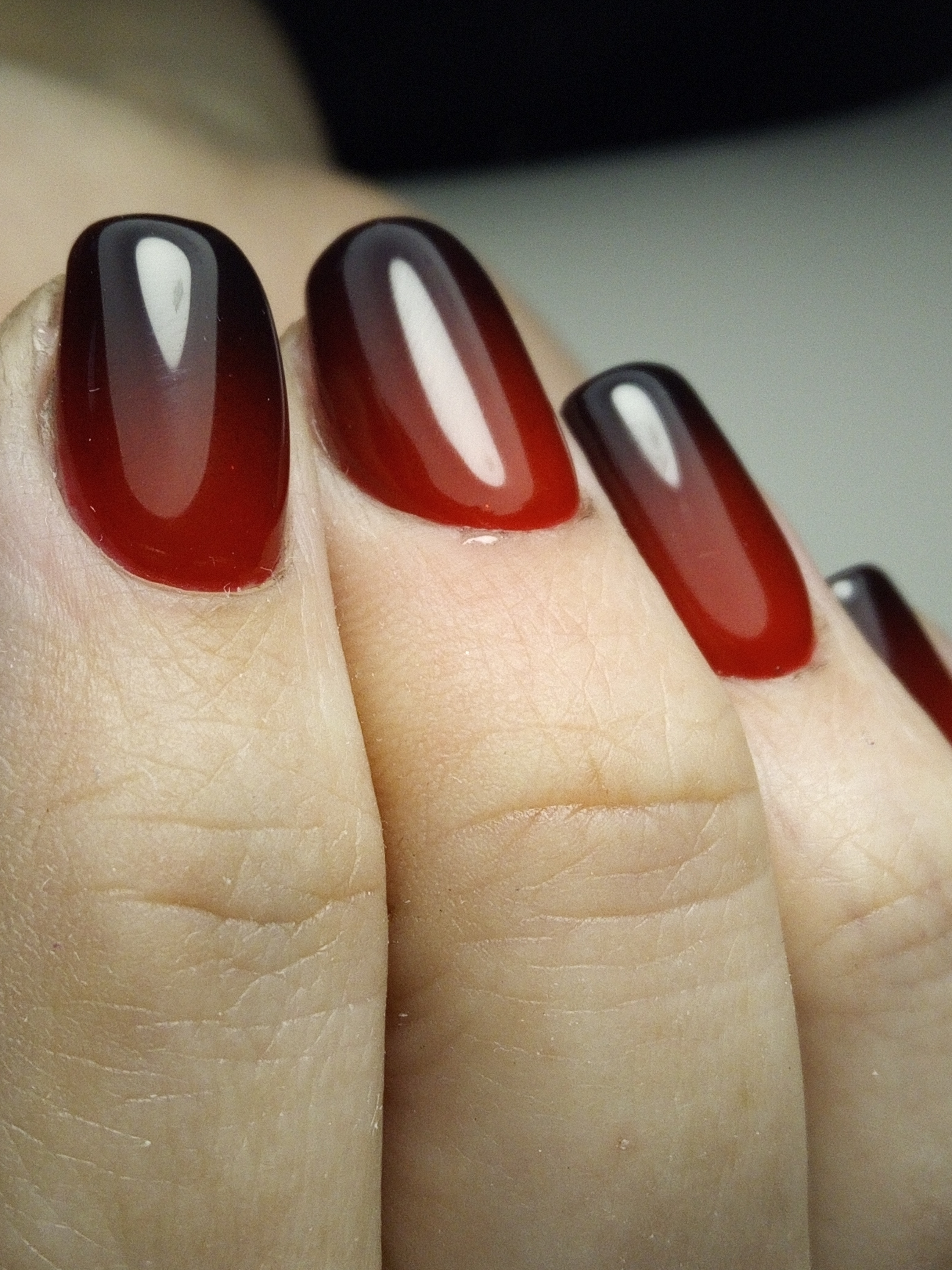 Червоний манікюр чорний омбре, фото -  O.K nails&podology