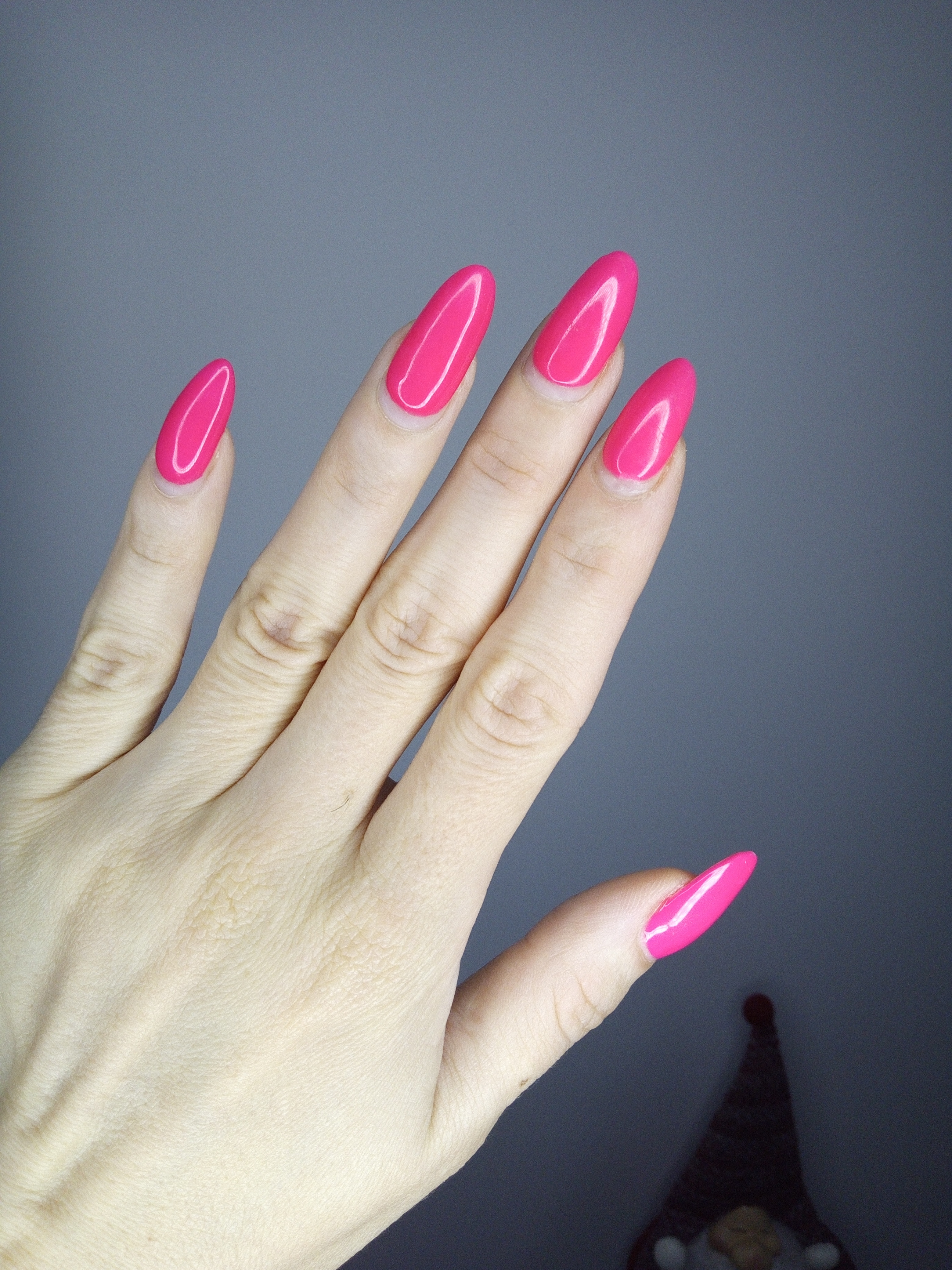 Яскравий манікюр мигдаль рожевий, фото -  O.K nails&podology