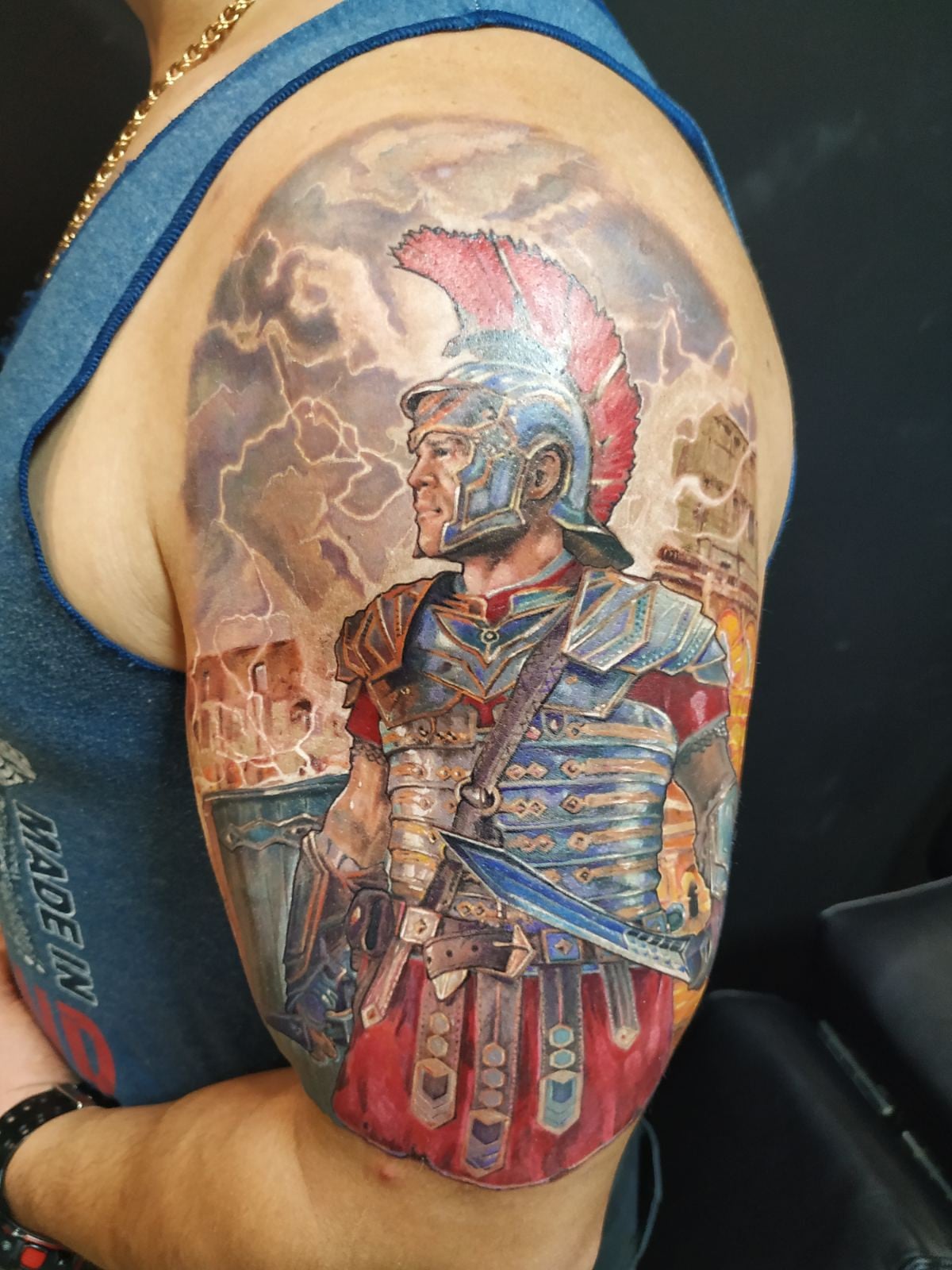 Мужские на плече цветные, фото -  Signum Tattoo Sumy