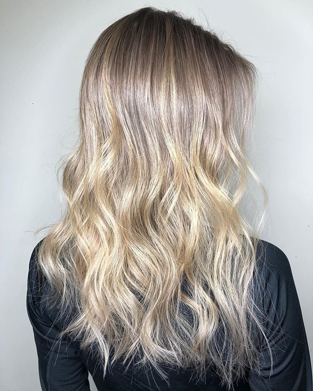 Укладка волос блонд с темными корнями, фото - Студия красоты Dr. Hair