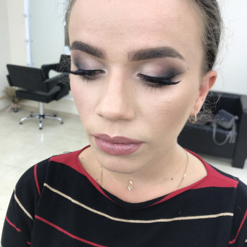 Макіяж
                    Парикмахер-визажист Христя Львов