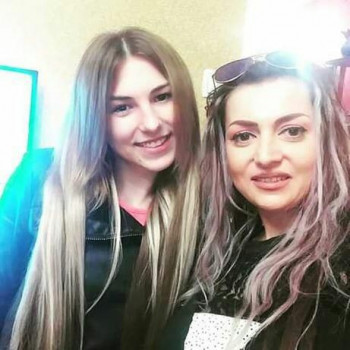 Наращивание волос
                    Салон красоты Анжелика Кривой Рог