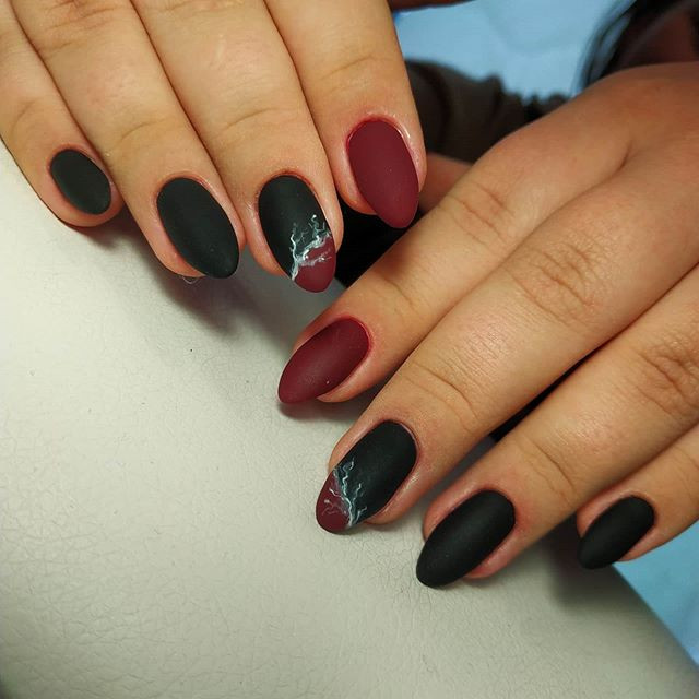 Манікюр з малюнком чорний бордовий, фото - Нігтьова студія M&D Nails