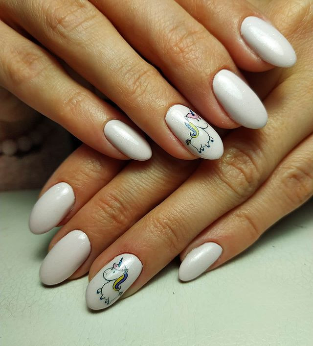 Ніжний манікюр з малюнком мигдаль, фото - Нігтьова студія M&D Nails