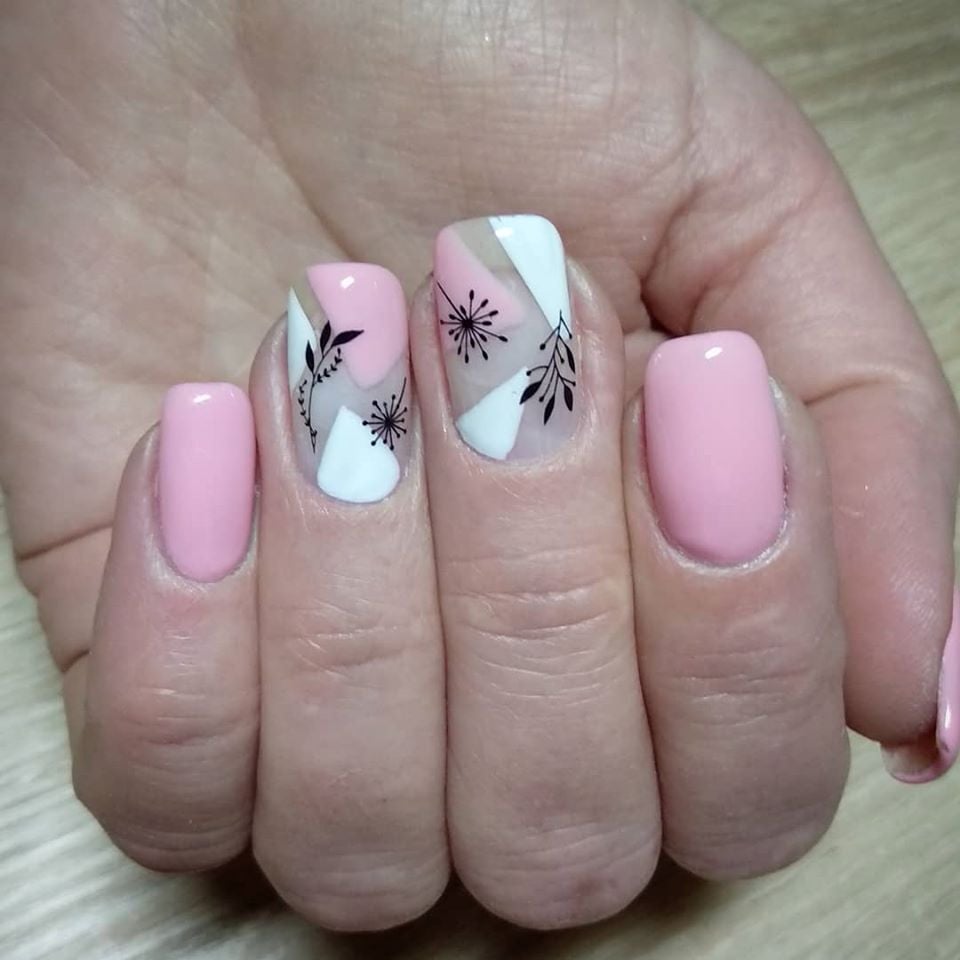 Нежный маникюр с рисунком розовый, фото - Ногтевая студия Helen Nail Service