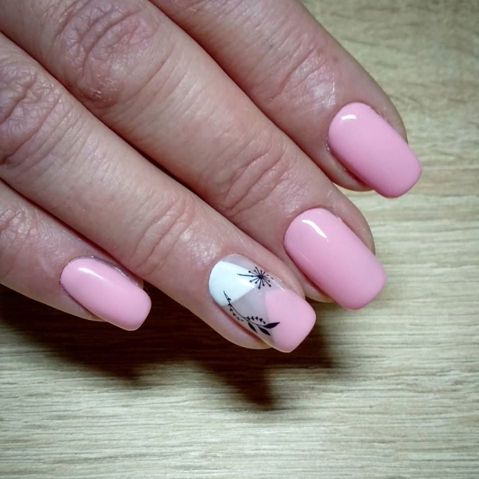 Нежный маникюр с рисунком розовый, фото - Ногтевая студия Helen Nail Service