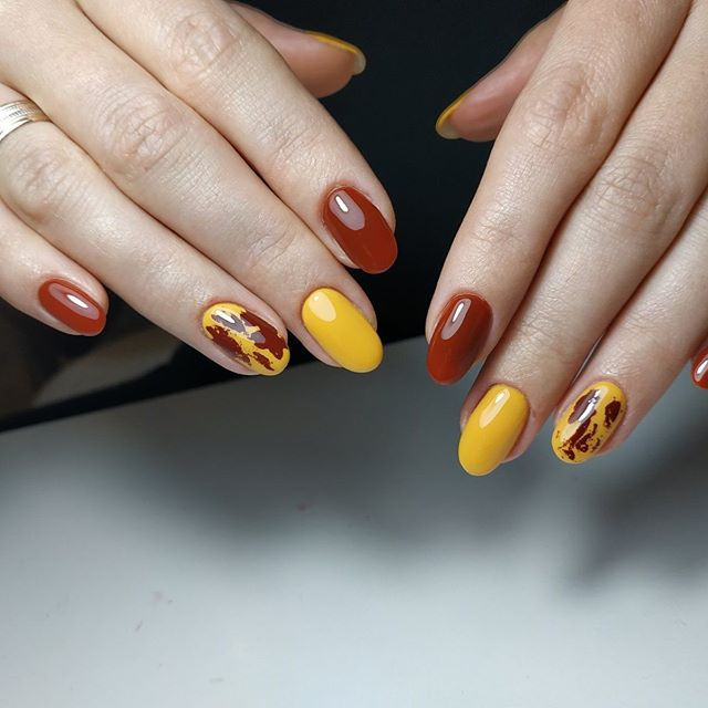 Бордовий манікюр жовтий різнокольоровий, фото - Нігтьова студія Arzamazova Style
