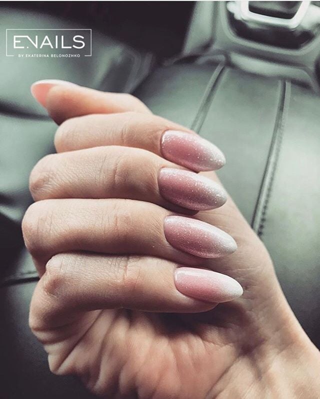 Нюдовый маникюр с блестками на длинные ногти, фото - Ногтевая студия E.Nails