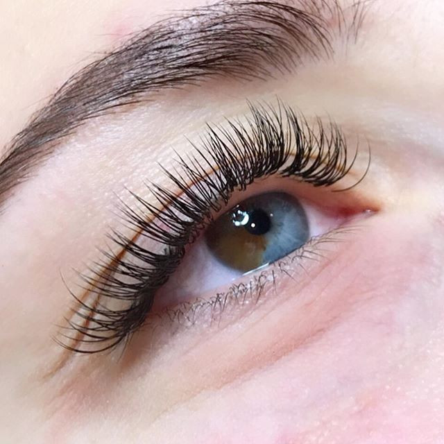Наращивание ресниц 2д, фото - Студия красоты M.O.D.A. Beauty Studio