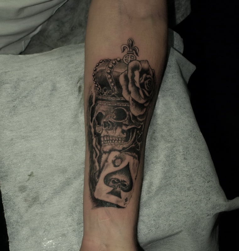 Мужские на предплечье череп, фото - Тату салон Devil Tattoo Studio