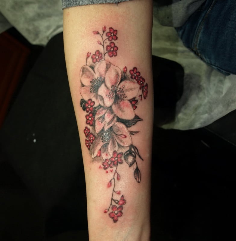 Женские на руке цветные, фото - Тату салон Devil Tattoo Studio