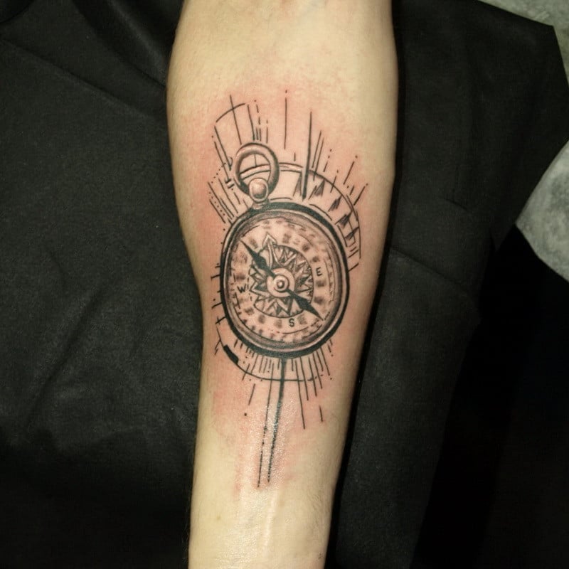 Мужские на руке черно-белые, фото - Тату салон Devil Tattoo Studio