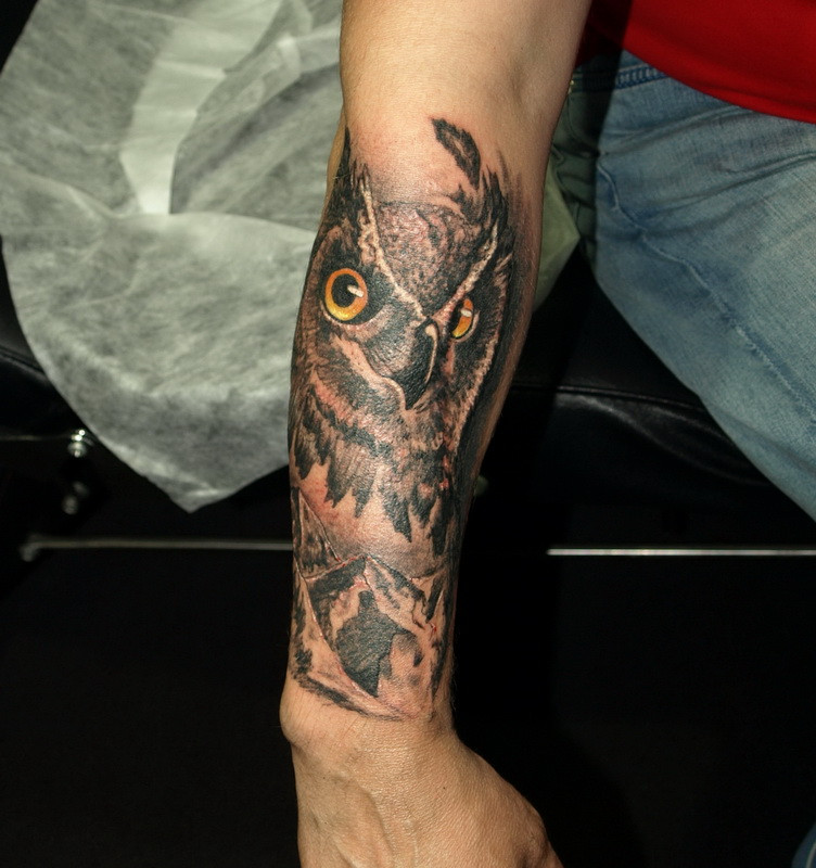 Для хлопців на передпліччі реалізм, фото - Тату салон Devil Tattoo Studio