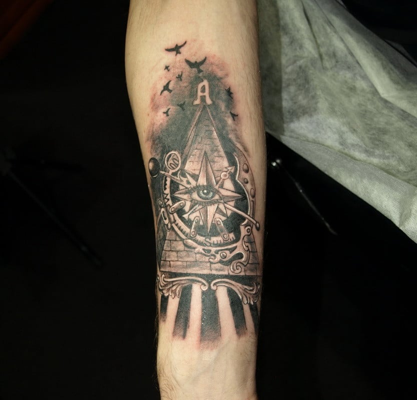 Мужские глаз на предплечье, фото - Тату салон Devil Tattoo Studio
