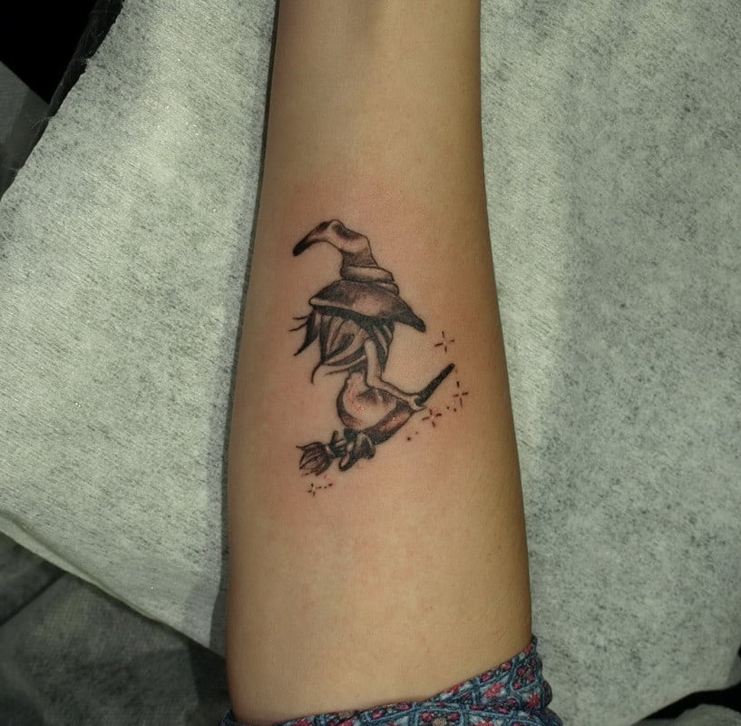 Для дівчат на руці передпліччі, фото - Тату салон Devil Tattoo Studio