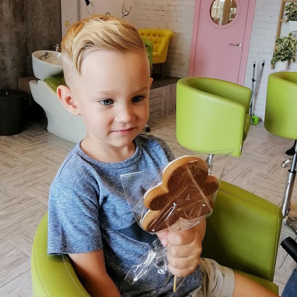 Чоловіча стрижка на коротке волосся для хлопчика, фото -  Kidscut